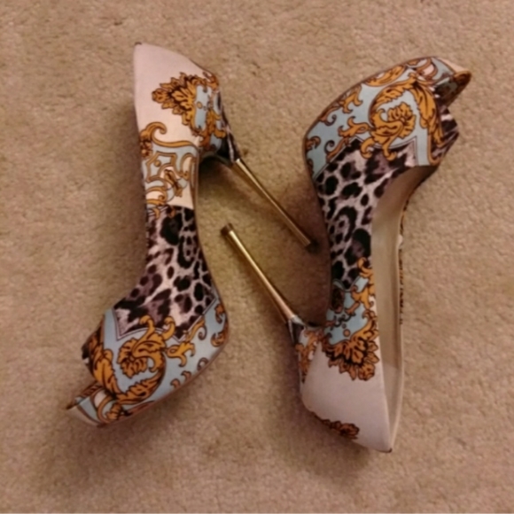 International Concepts  Heels - Picture 1 of 4